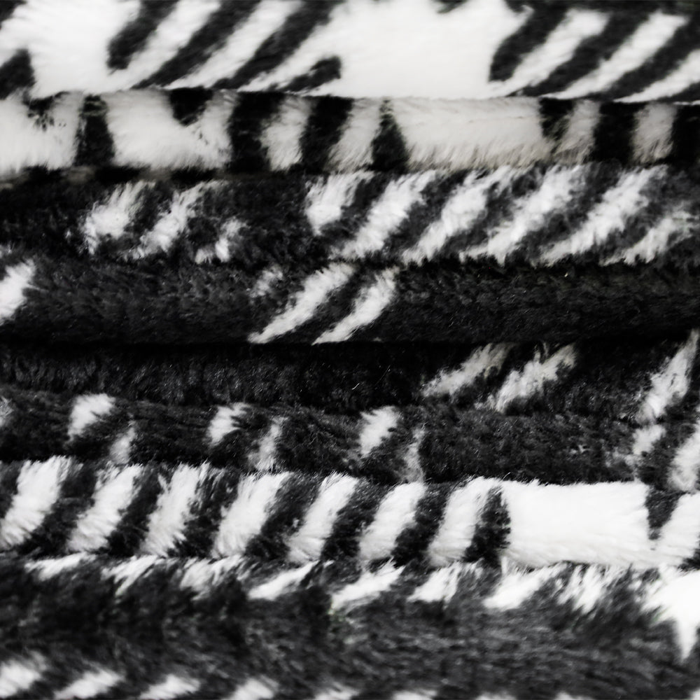 Black & White Plaid Soft Plush 50x60in Blanket