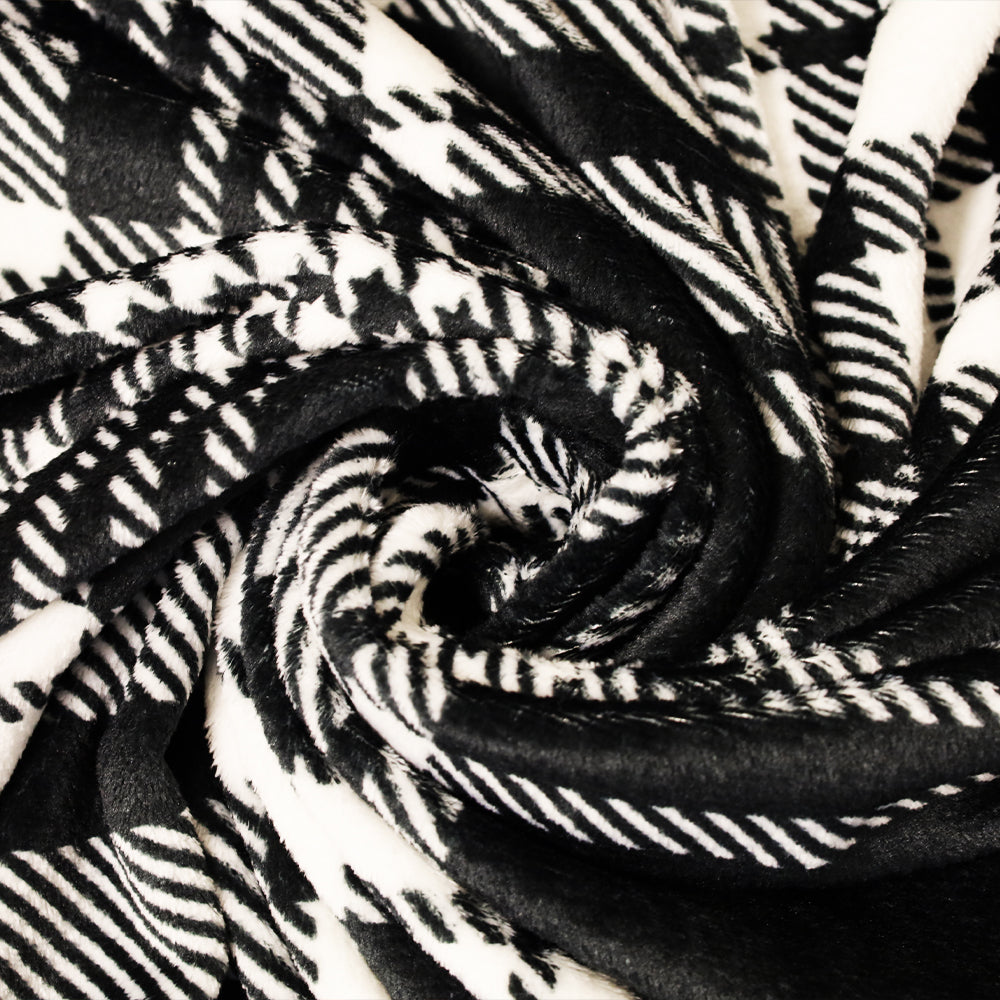 Black & White Plaid Soft Plush 50x60in Blanket